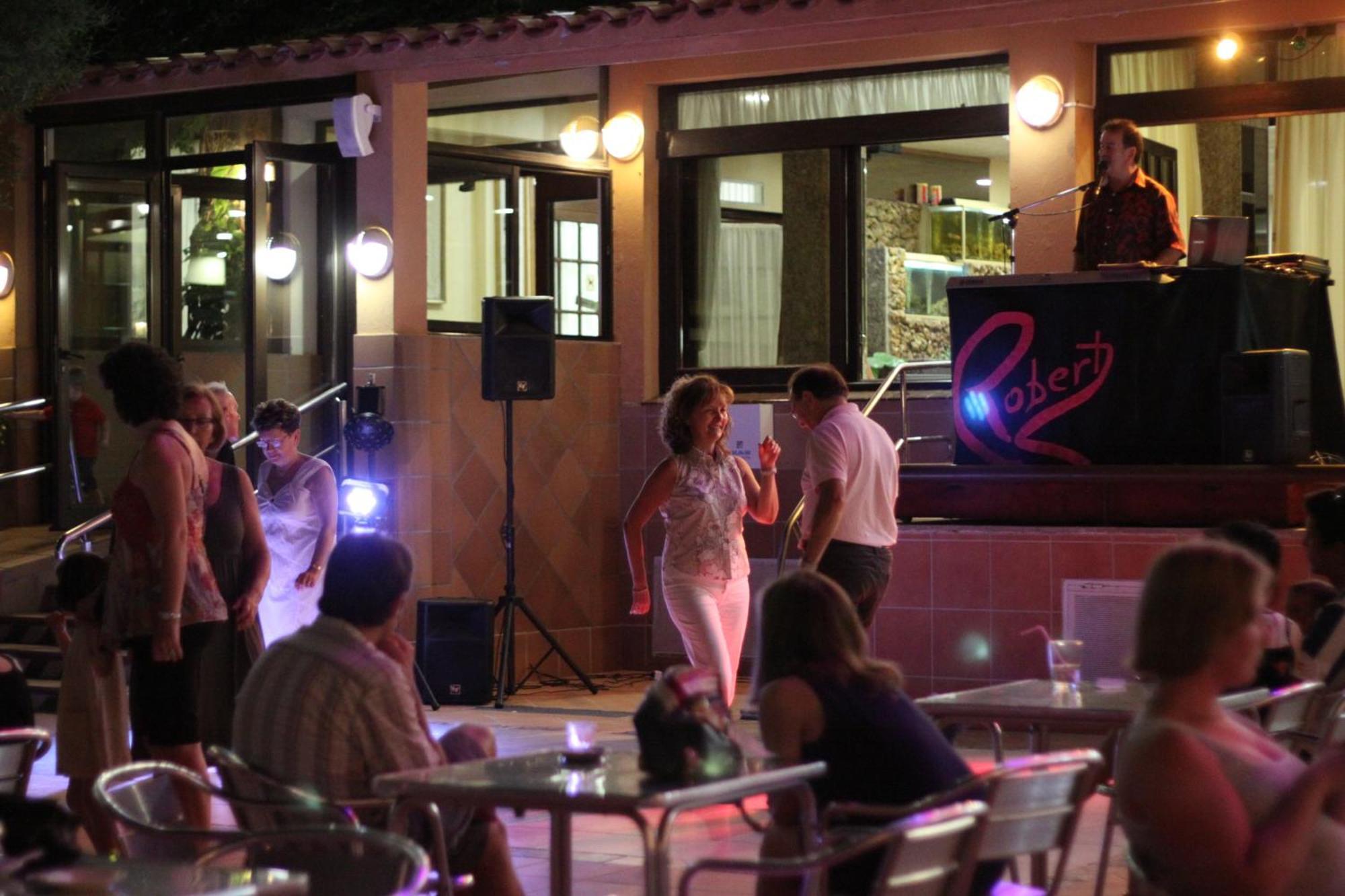 Hotel Univers Roses Exterior foto